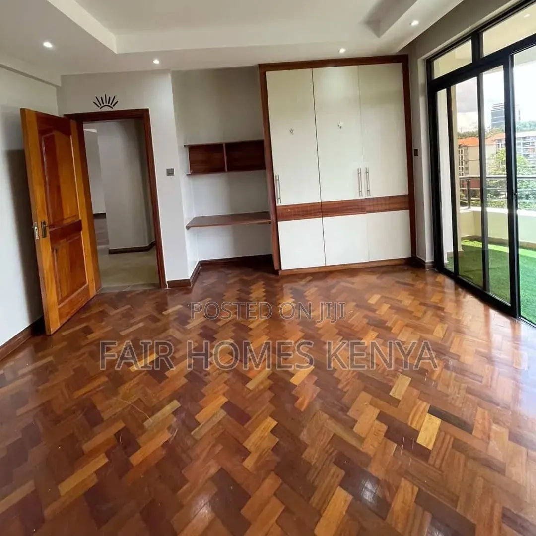 4bdrm Duplex in Riverside Drive for rent