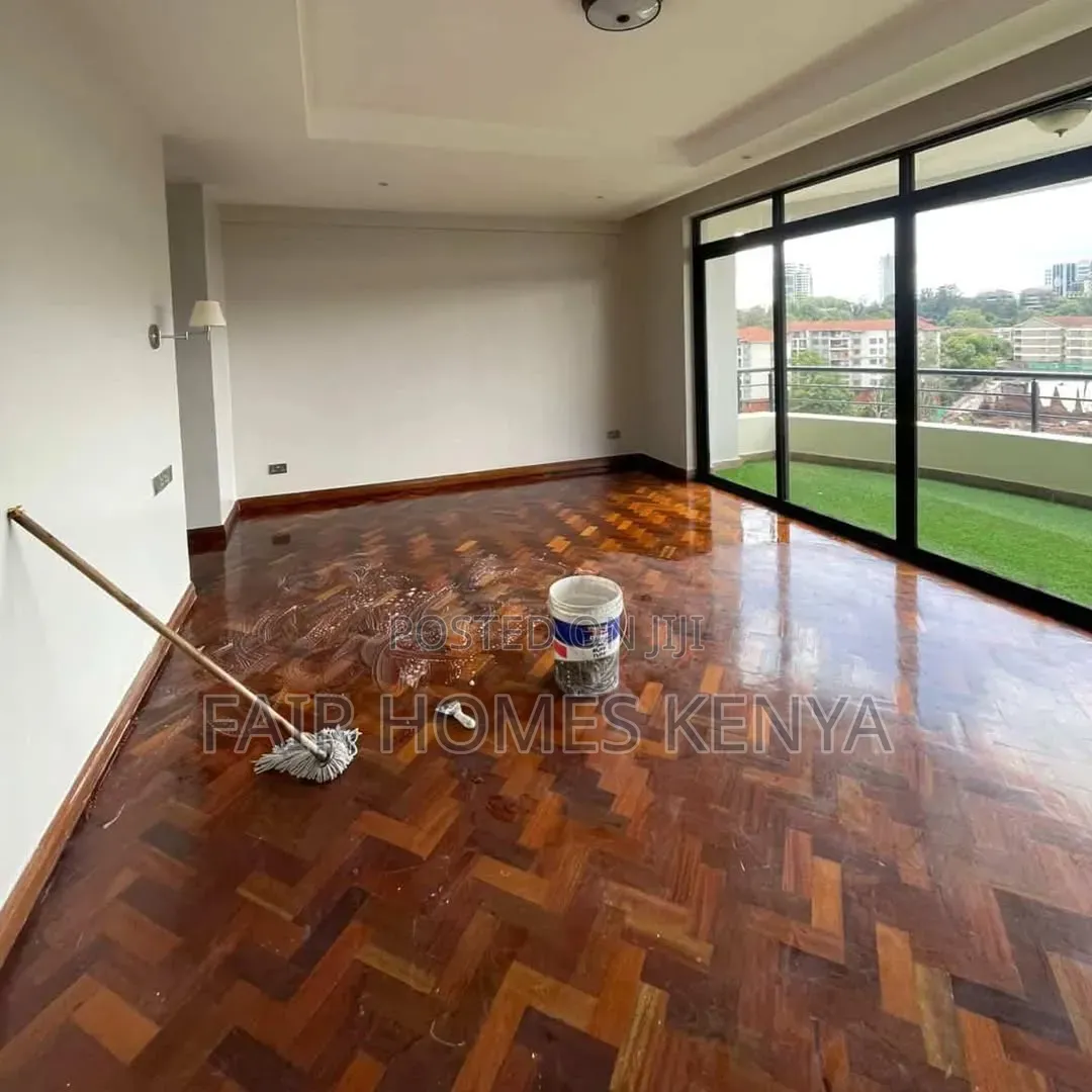 4bdrm Duplex in Riverside Drive for rent