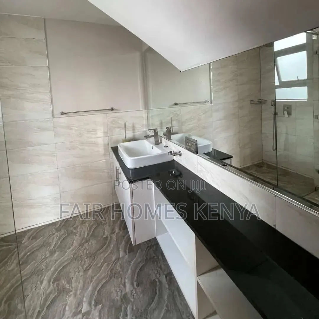 4bdrm Duplex in Riverside Drive for rent