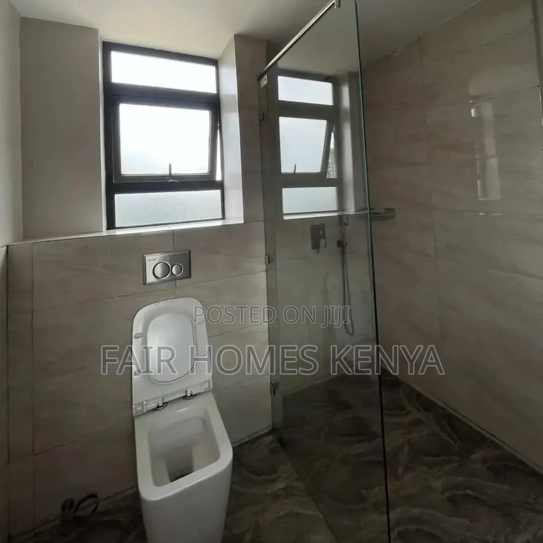 4bdrm Duplex in Riverside Drive for rent
