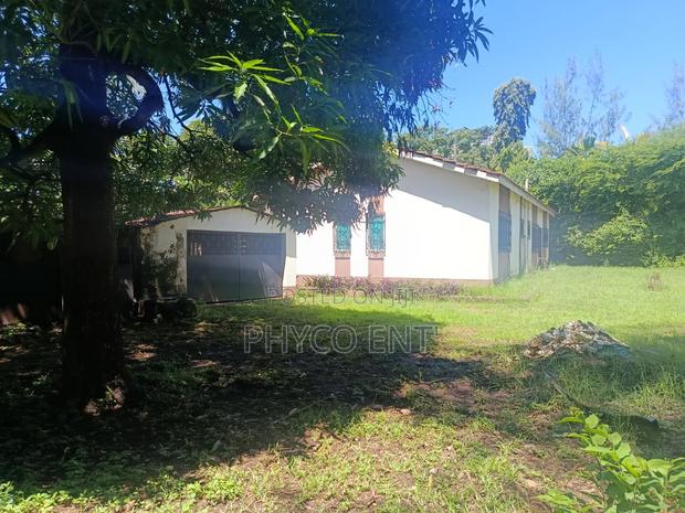 Three Bedroom Bungalow for Sale - thumbnail 7