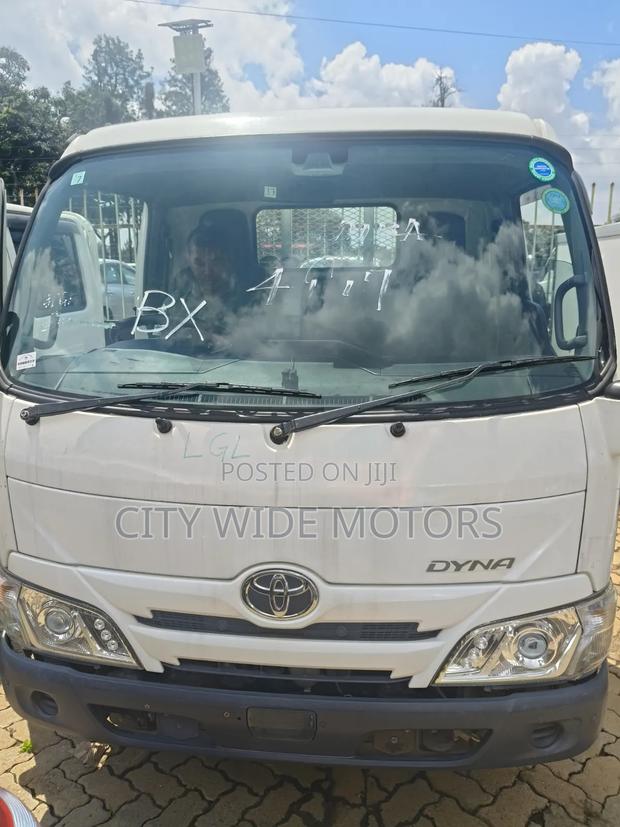 Toyota Dyna 2018 - thumbnail 2