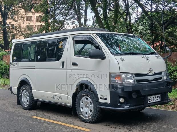 Toyota Regius 2013 White - thumbnail 3