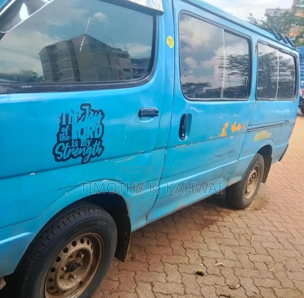 Toyota HiAce 2004 Blue