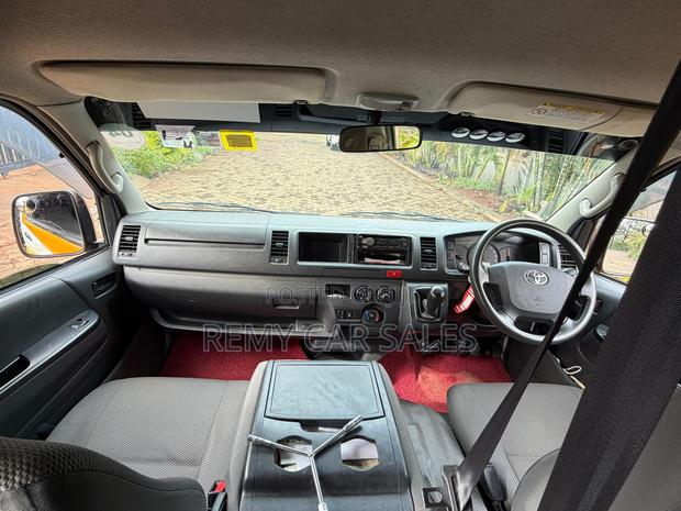 Toyota HiAce 2019 White - thumbnail 11