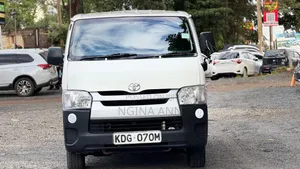 Toyota HiAce 2014 White