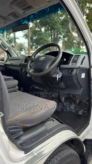 Toyota HiAce 2014 White