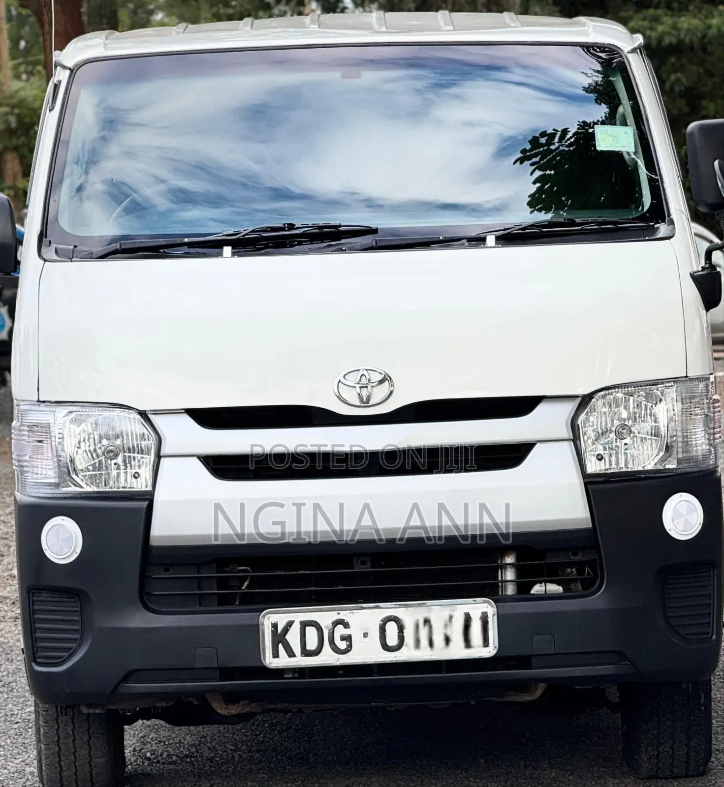 Toyota HiAce 2014 White