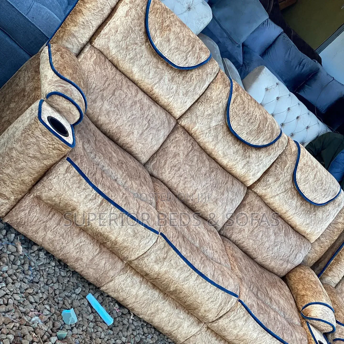 Quality Recliner Sofa 3 Seater With Cup Holders.
