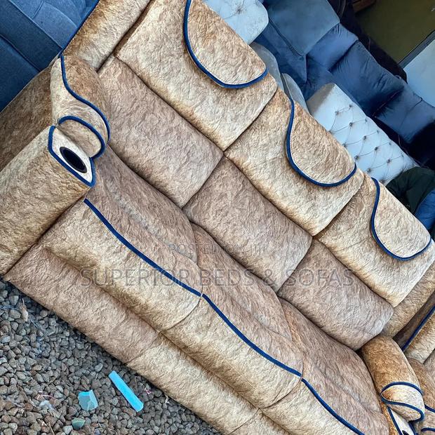 Quality Recliner Sofa 3 Seater With Cup Holders.
