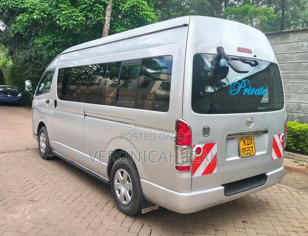 Toyota HiAce 2018 Silver - thumbnail 3