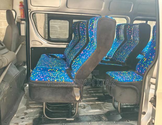 Toyota HiAce 2018 Silver - thumbnail 5