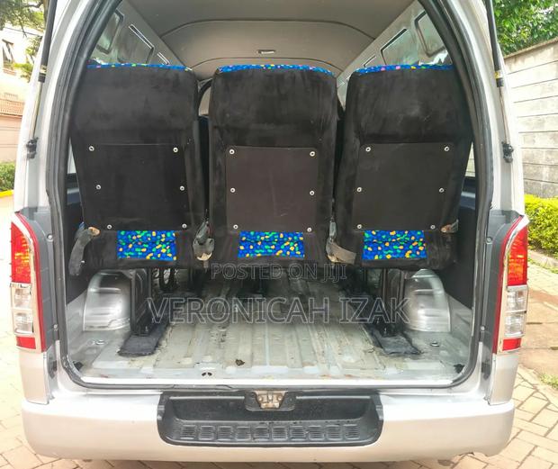 Toyota HiAce 2018 Silver - thumbnail 8