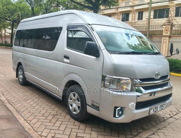 Toyota HiAce 2018 Silver - thumbnail 13
