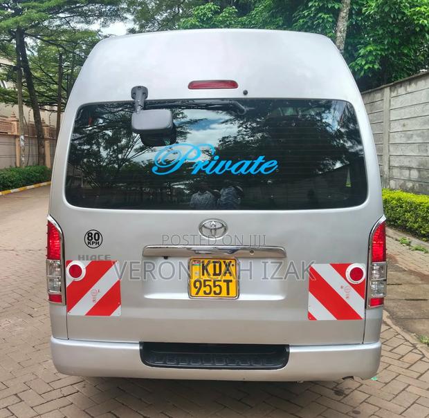 Toyota HiAce 2018 Silver - thumbnail 2
