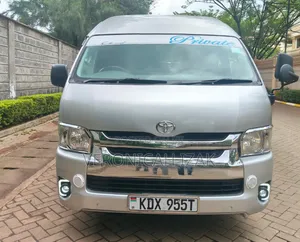 Toyota HiAce 2018 Silver