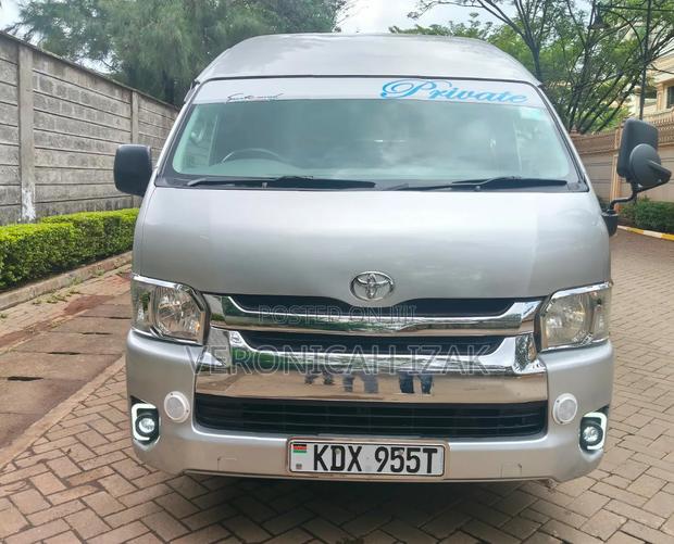 Toyota HiAce 2018 Silver - main view