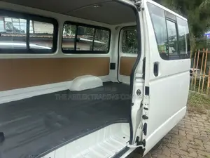 Toyota HiAce 2019 White