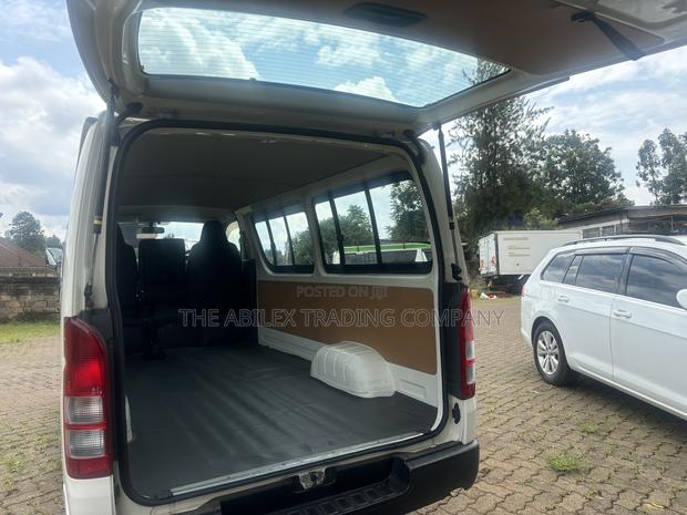 Toyota HiAce 2019 White - thumbnail 5