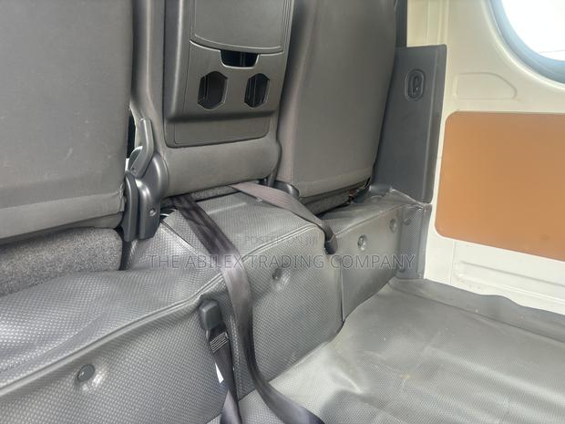 Toyota HiAce 2019 White - thumbnail 4