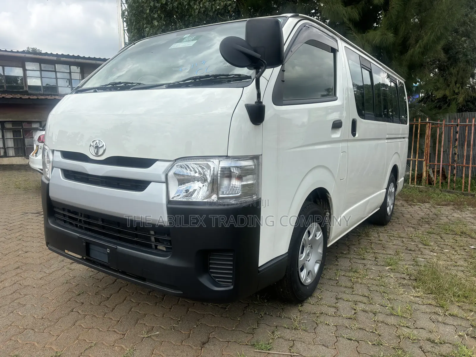 Toyota HiAce 2019 White