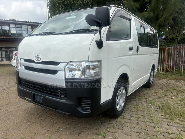 Toyota HiAce 2019 White