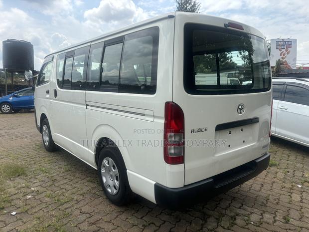 Toyota HiAce 2019 White - thumbnail 8