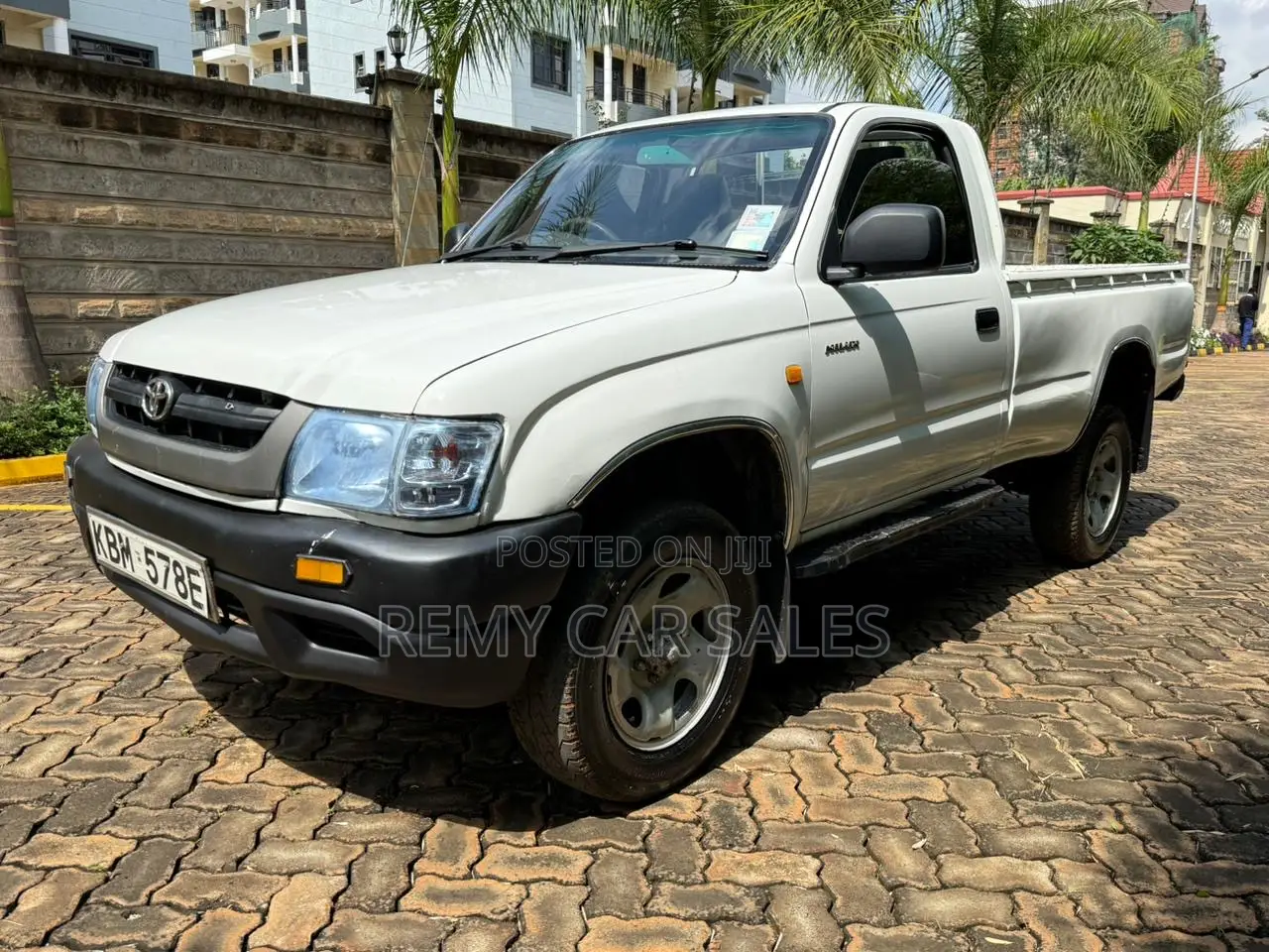 Toyota Hilux 2003 White
