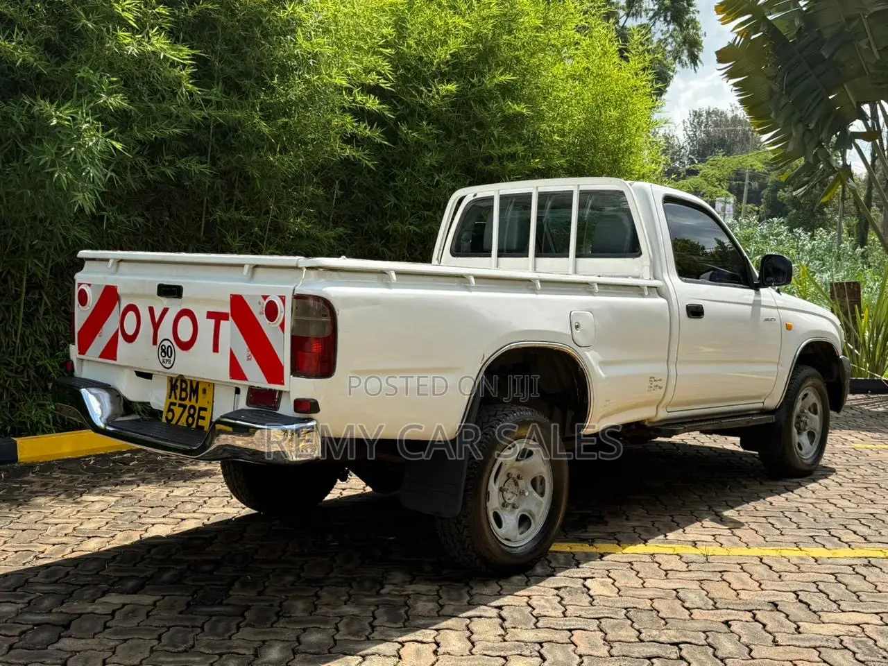 Toyota Hilux 2003 White
