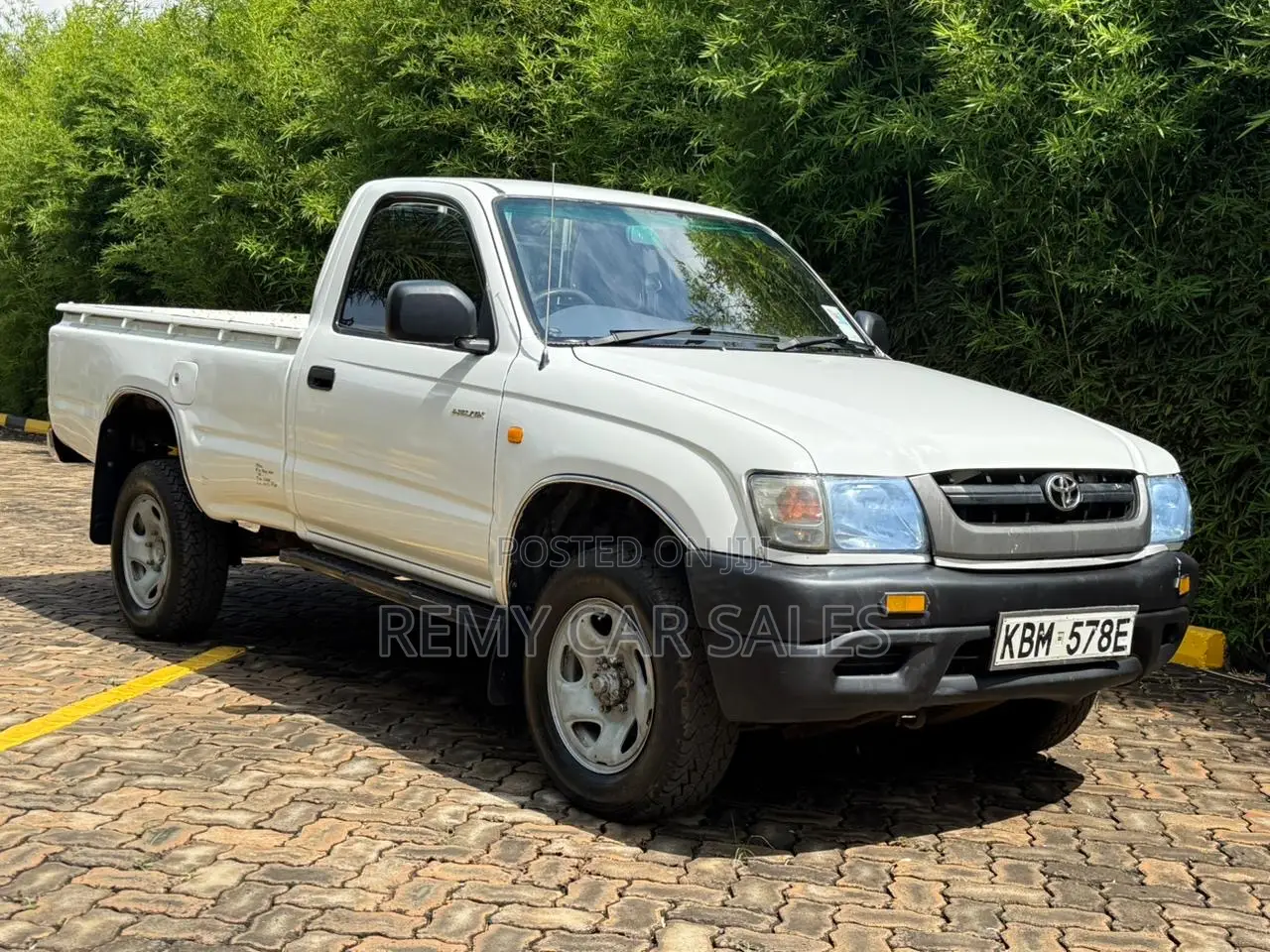 Toyota Hilux 2003 White