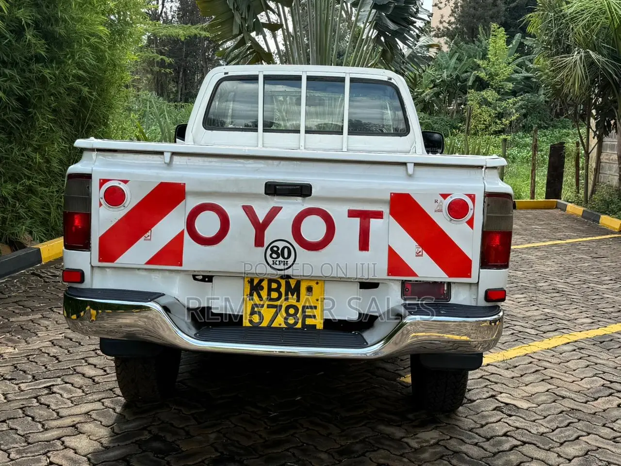 Toyota Hilux 2003 White