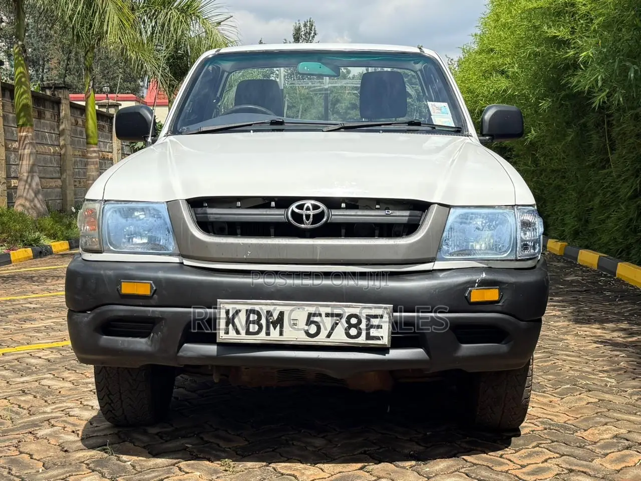 Toyota Hilux 2003 White