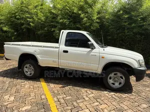 Toyota Hilux 2003 White