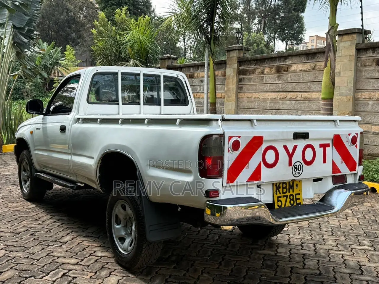 Toyota Hilux 2003 White