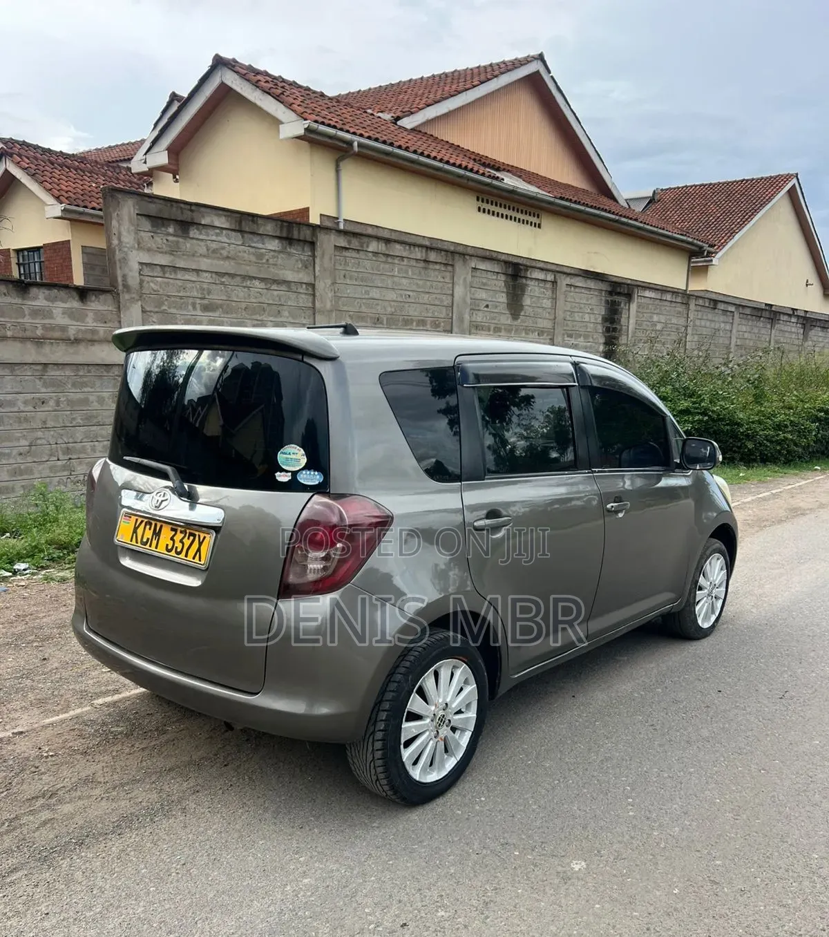 Toyota Ractis 2012 Gray