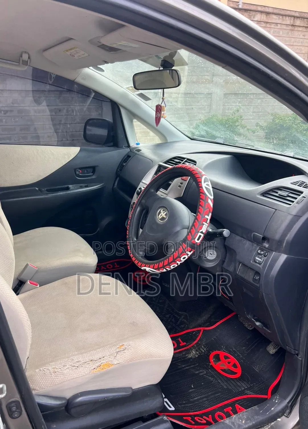 Toyota Ractis 2012 Gray