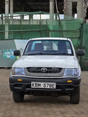 Toyota Hilux 2003 White