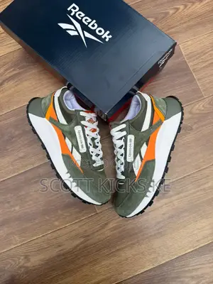 Reebok Classic Sneakers