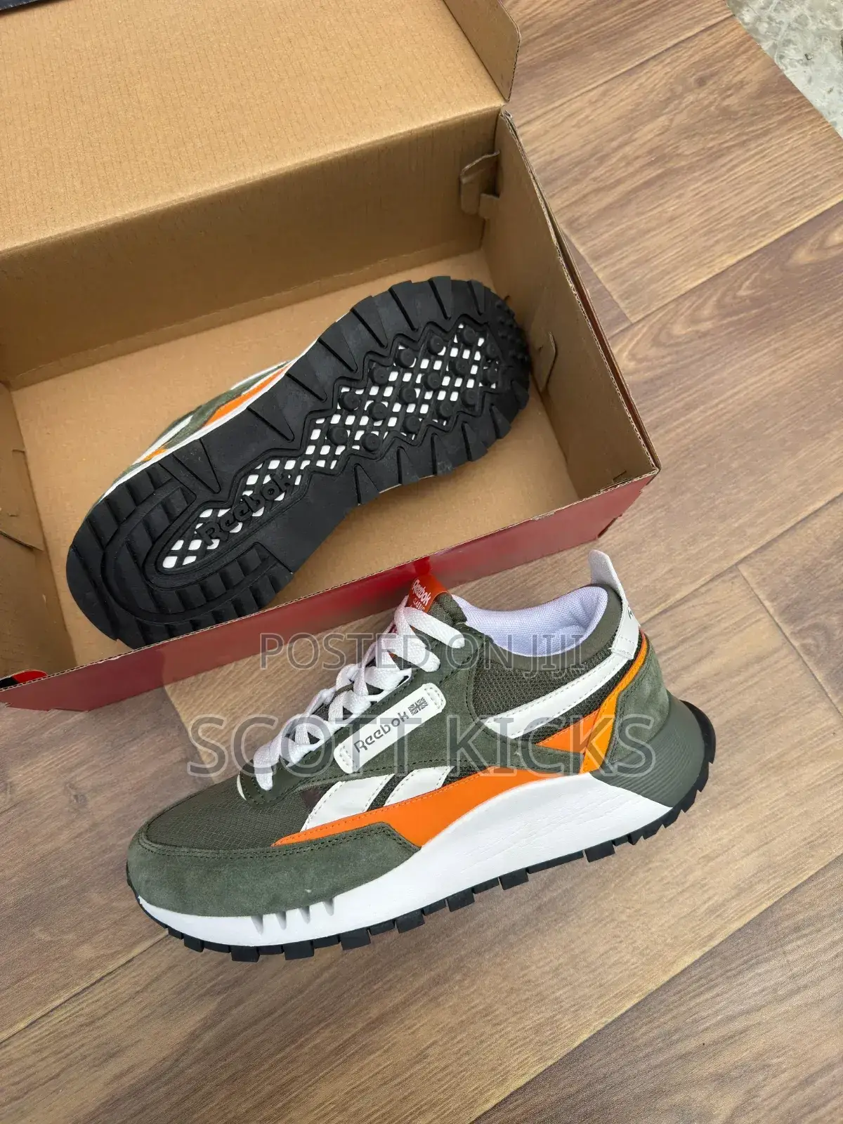 Reebok Classic Sneakers
