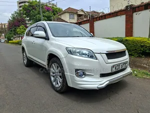 Toyota Vanguard 2011 White
