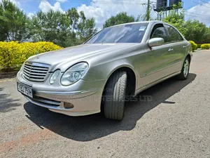 Mercedes-Benz E200 2005 Beige