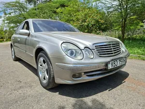 Mercedes-Benz E200 2005 Beige