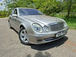 Mercedes-Benz E200 2005 Beige
