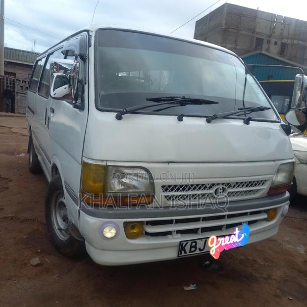 Toyota HiAce 2002 Beige