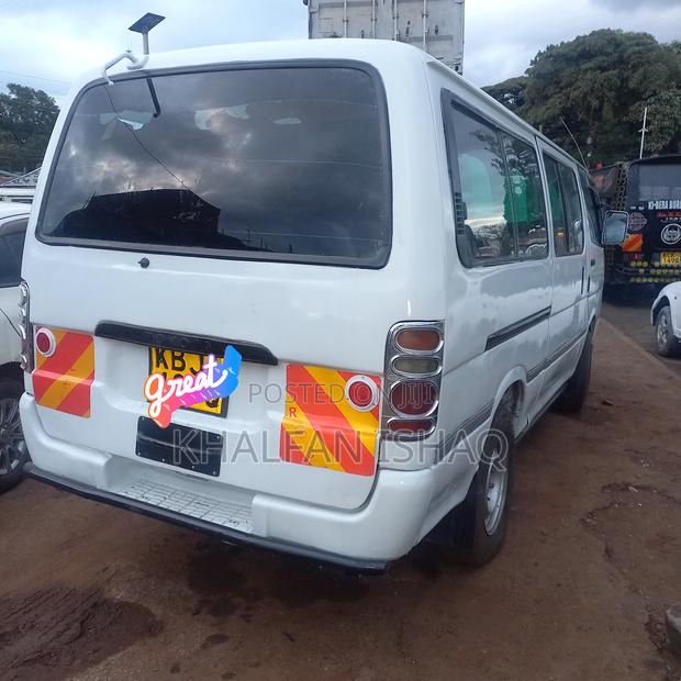 Toyota HiAce 2002 Beige - thumbnail 2