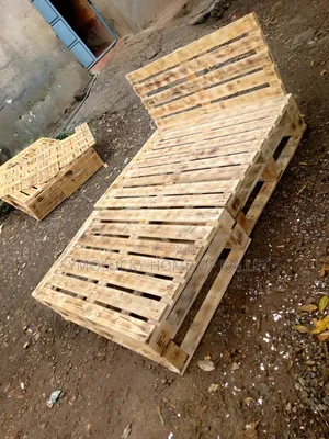Blazed 5*6 Pallet Bed. Pallet Torched Paterned