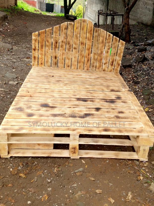 5*6 Pallet Bed . Pallet Framed Patterned