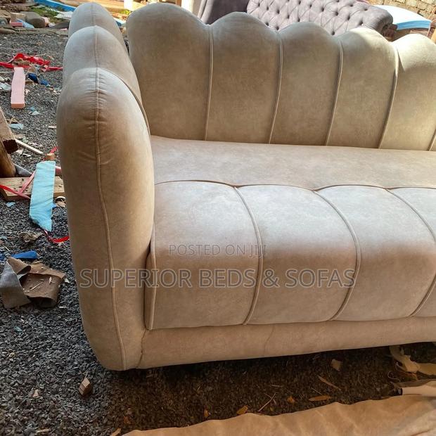 3 Seater for Sale (Cream Shell Back Sofa) - thumbnail 4
