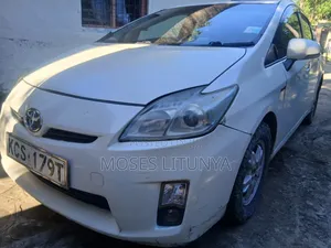 Toyota Prius IV 2011 White