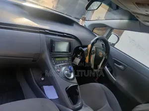 Toyota Prius IV 2011 White